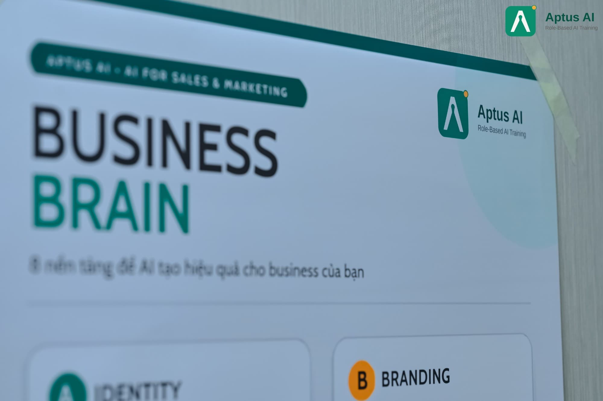 Poster Business Brain với dòng chữ 8 nền tảng để AI tạo hiệu quả cho business của bạn